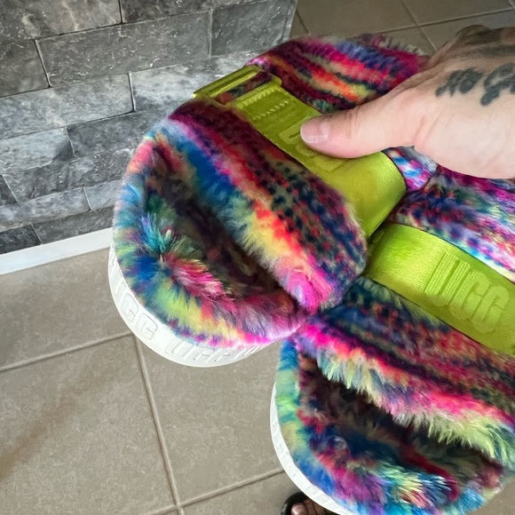 UGG Fuzzy Slippers size 7 - Picture 6 of 12